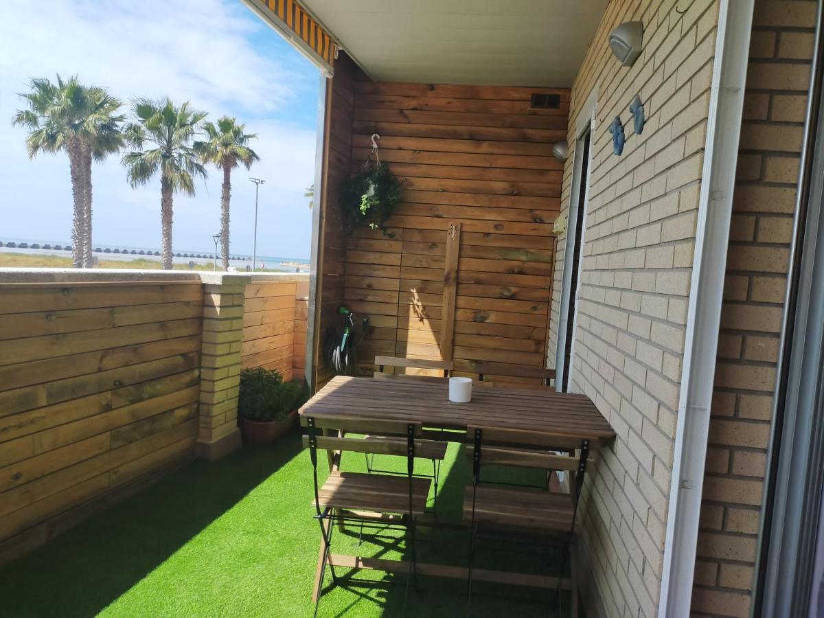 Apartamento Para 5 Personas Frente Al Mar Con Piscina Y Parking Cubelles Esterno foto