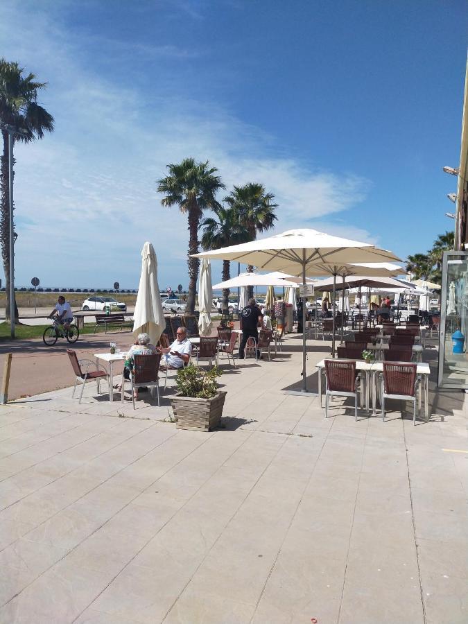 Apartamento Para 5 Personas Frente Al Mar Con Piscina Y Parking Cubelles Esterno foto